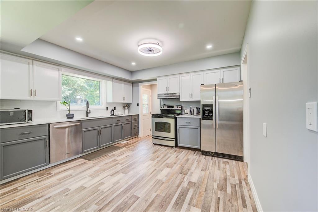 659 Gladstone Drive Property Photo 11