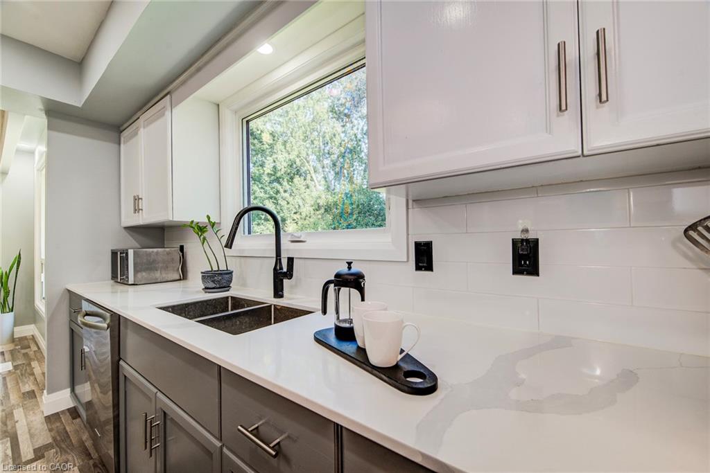 659 Gladstone Drive Property Photo 13