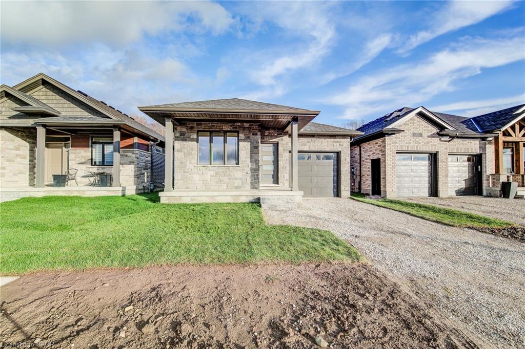 27 Tupelo Crescent Property Photo 1