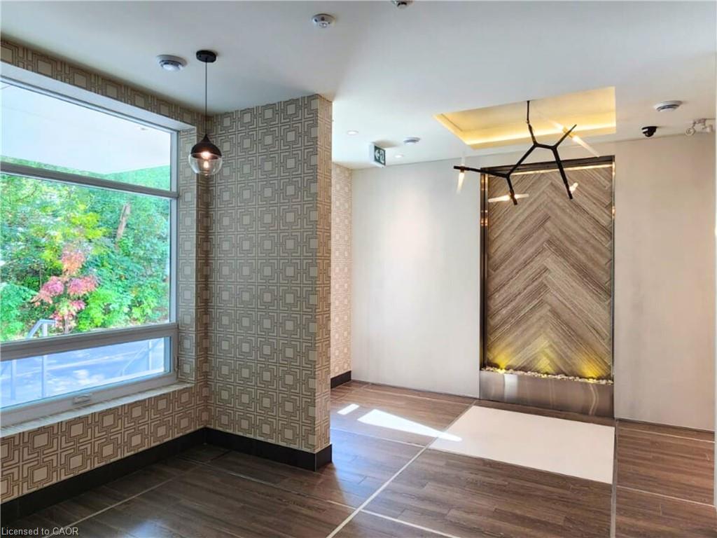 503-479 Charlton Avenue E Property Photo 5