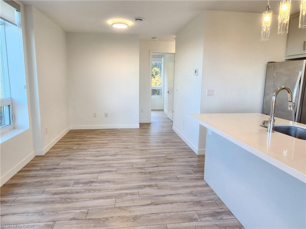 503-479 Charlton Avenue E Property Photo 12