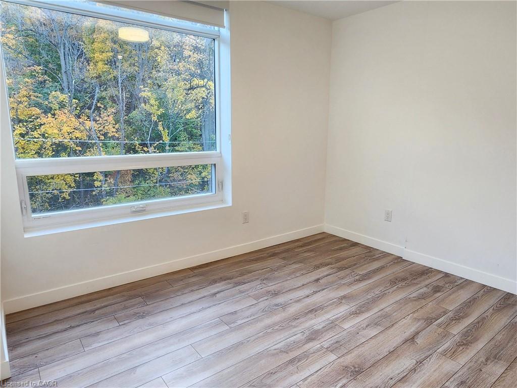 503-479 Charlton Avenue E Property Photo 13