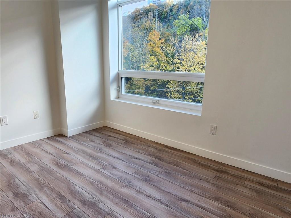 503-479 Charlton Avenue E Property Photo 14