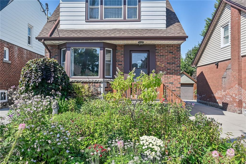 274 Ottawa Street S Property Photo 2