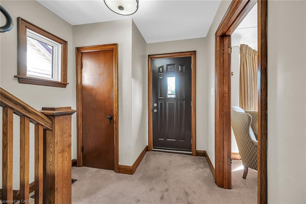 274 Ottawa Street S Property Photo 5