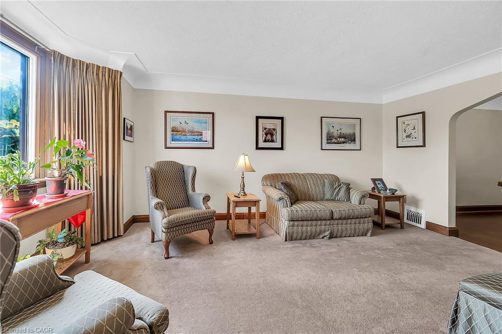 274 Ottawa Street S Property Photo 6