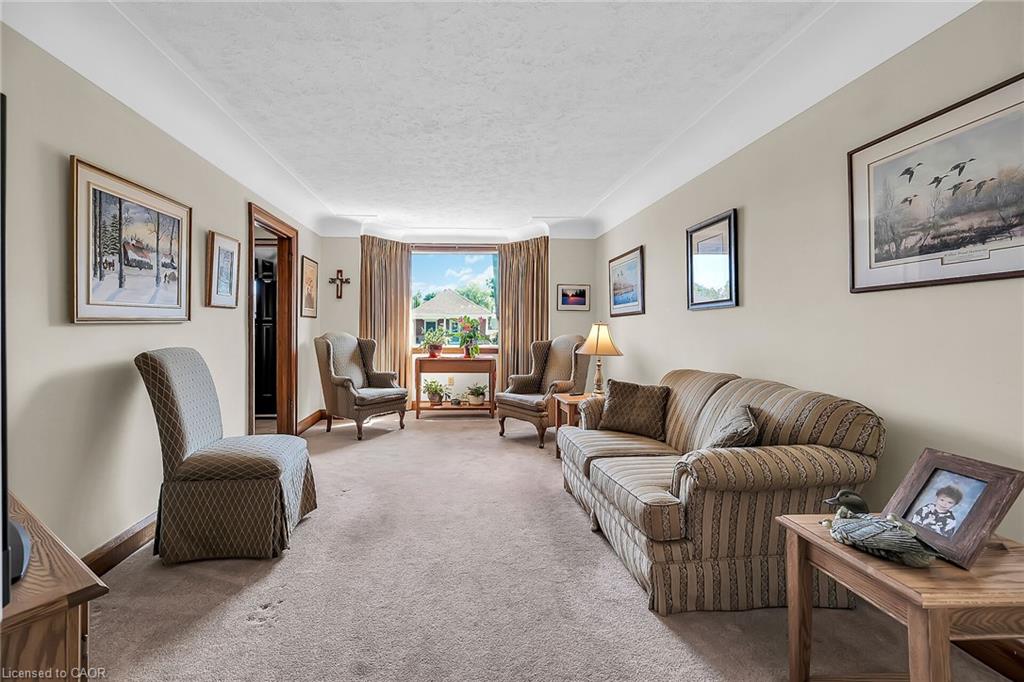 274 Ottawa Street S Property Photo 7