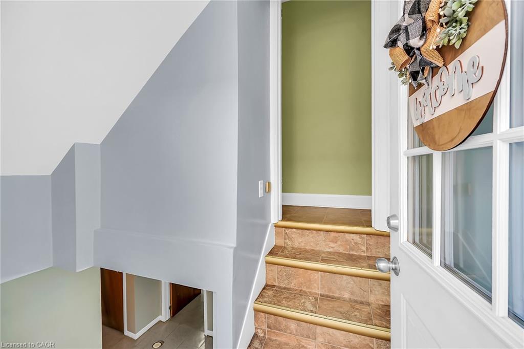 274 Ottawa Street S Property Photo 31