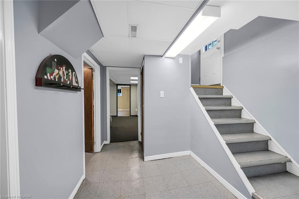 274 Ottawa Street S Property Photo 32