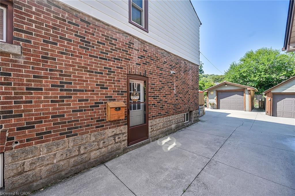 274 Ottawa Street S Property Photo 39