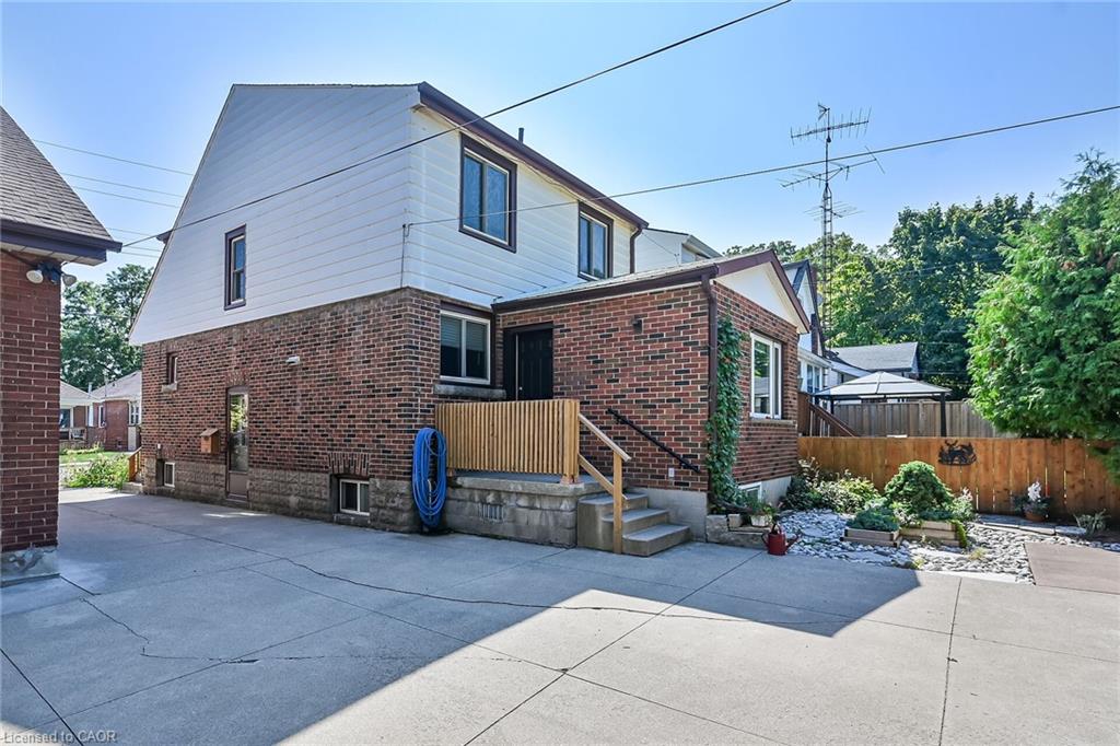 274 Ottawa Street S Property Photo 41