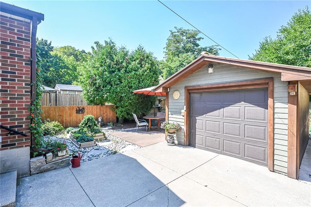 274 Ottawa Street S Property Photo 42