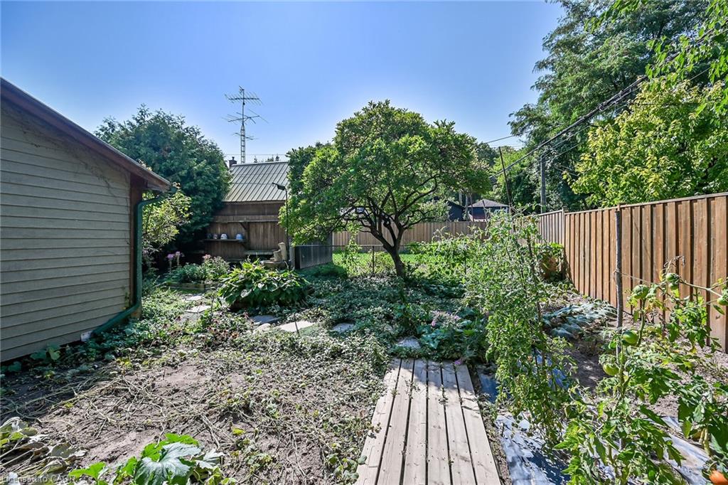 274 Ottawa Street S Property Photo 46