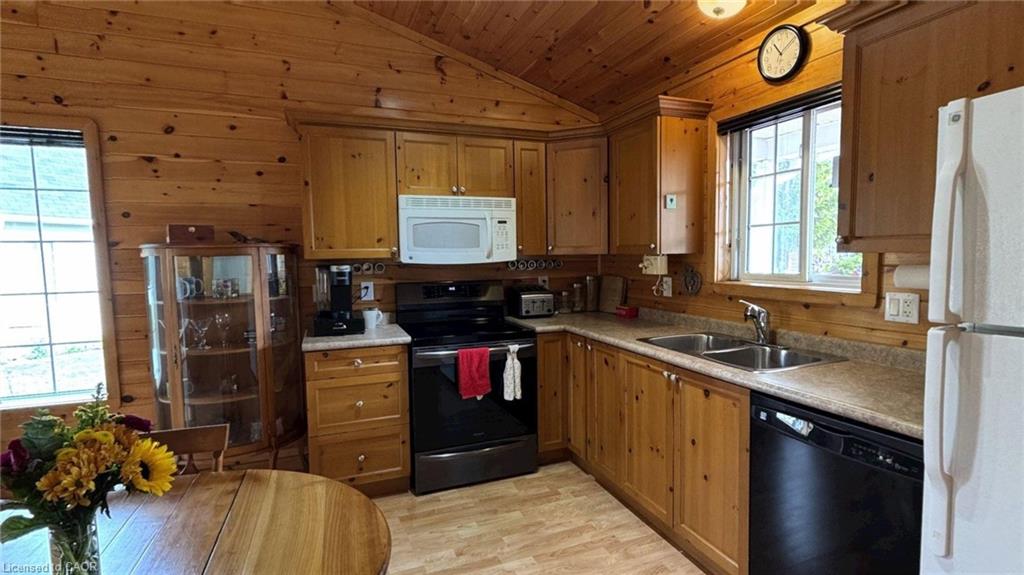 52 Madawaska Trail Property Photo 10