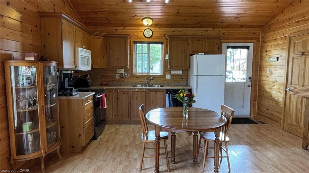 52 Madawaska Trail Property Photo 12