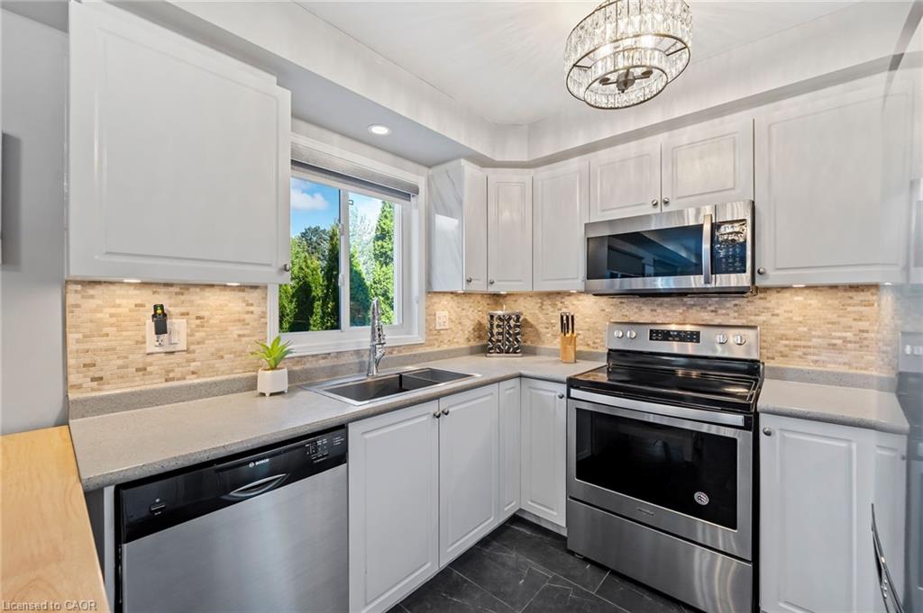 28 Hollinrake Avenue Property Photo 17