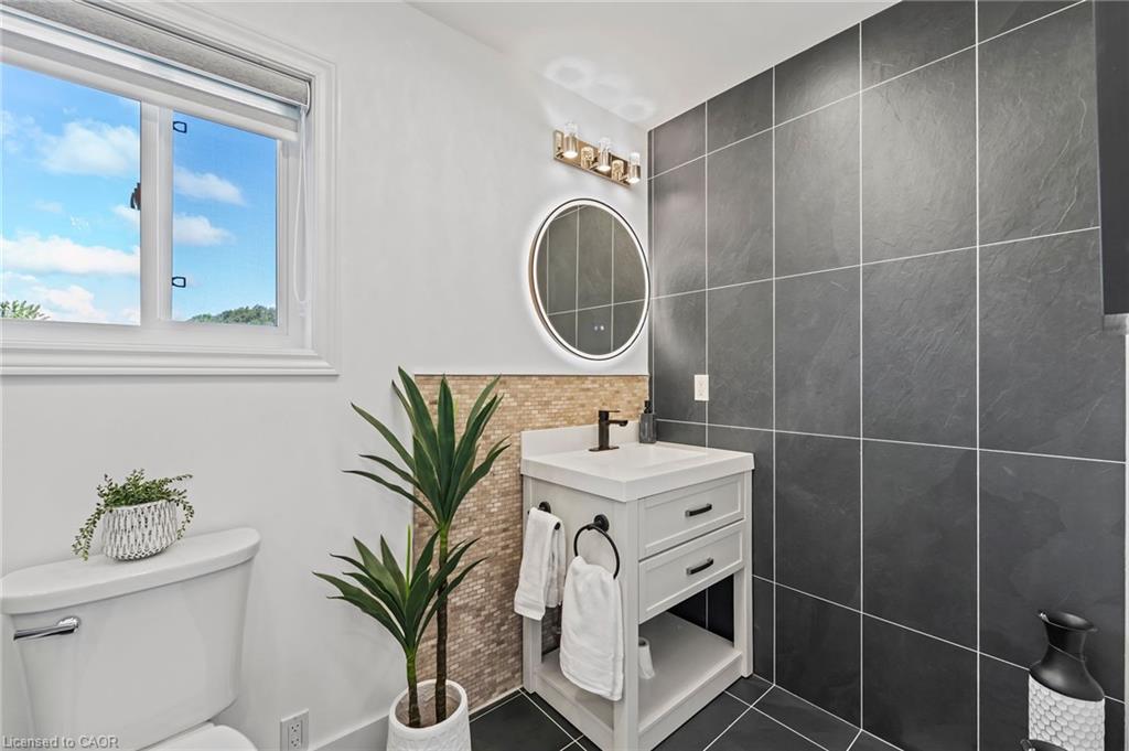 28 Hollinrake Avenue Property Photo 27