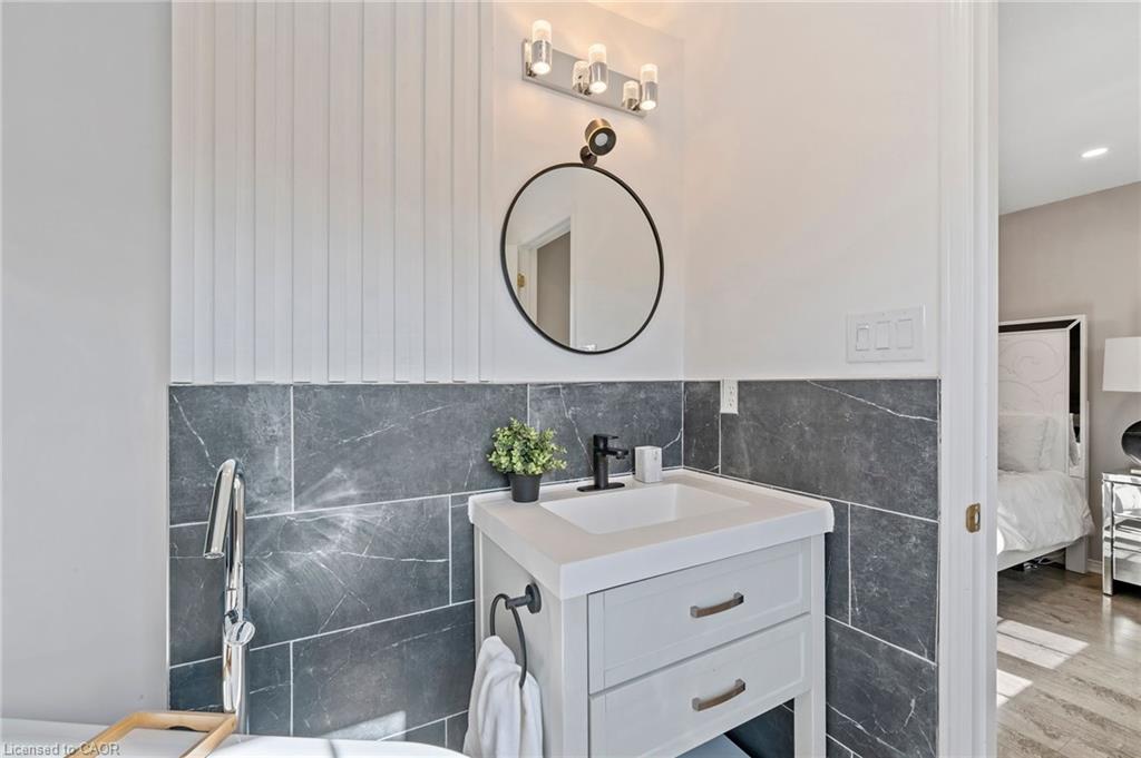 28 Hollinrake Avenue Property Photo 28