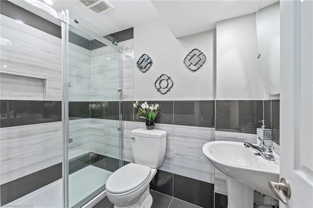 28 Hollinrake Avenue Property Photo 29