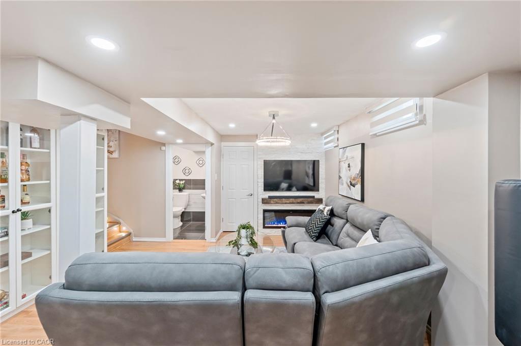 28 Hollinrake Avenue Property Photo 38