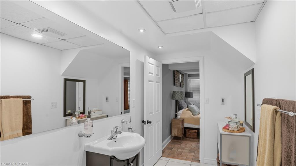 47 Livingstone Drive Property Photo 32