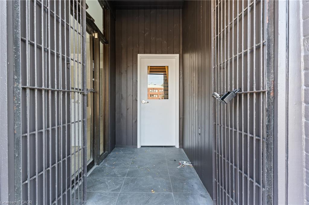 93 John Street S Property Photo 5