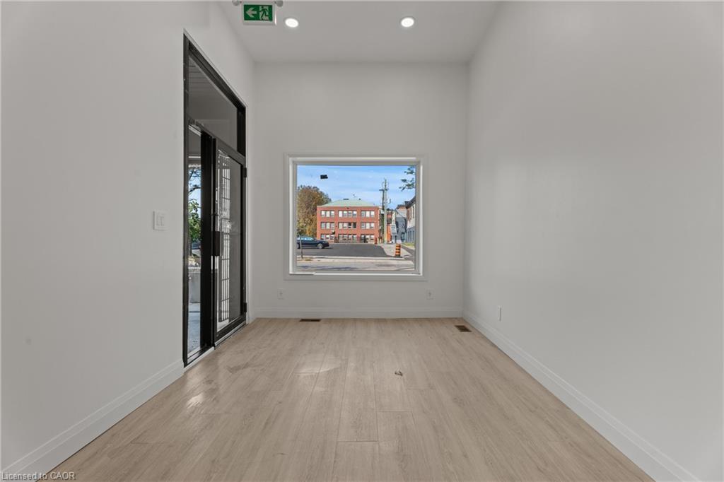 93 John Street S Property Photo 6