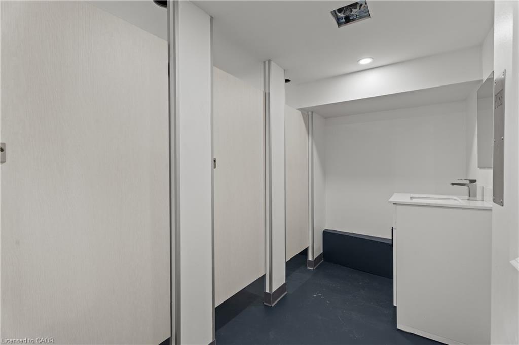 93 John Street S Property Photo 14