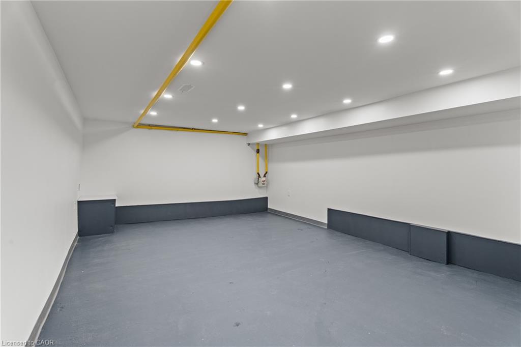 93 John Street S Property Photo 15