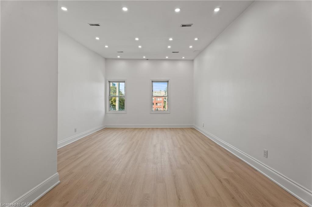 93 John Street S Property Photo 22