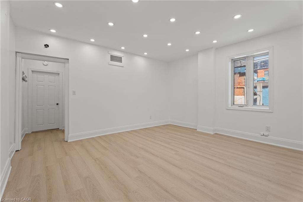 93 John Street S Property Photo 27