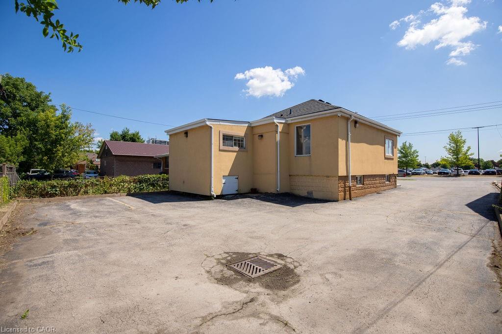 664 Upper James Street Property Photo 4