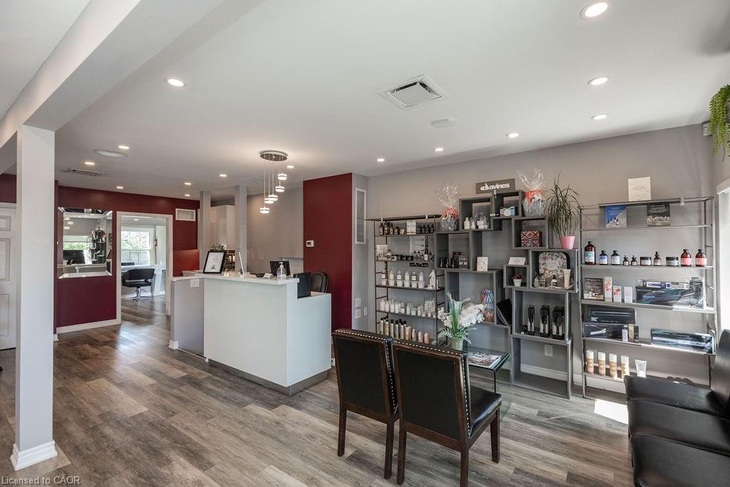 664 Upper James Street Property Photo 6