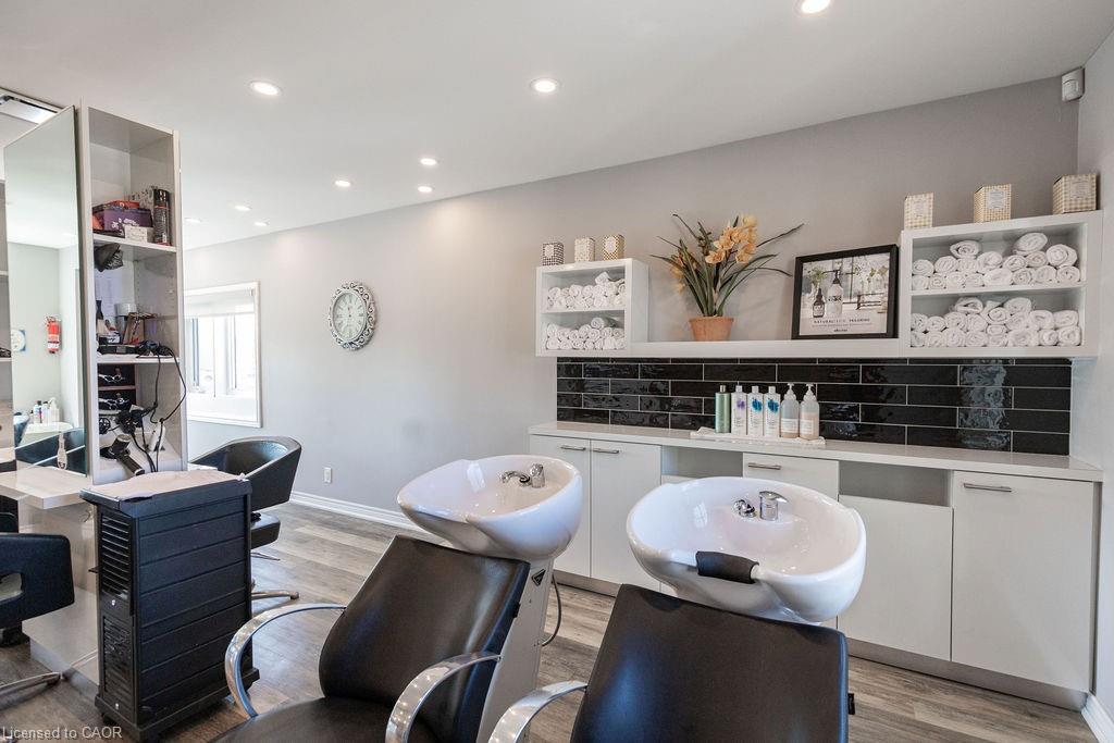 664 Upper James Street Property Photo 8