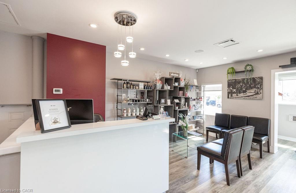 664 Upper James Street Property Photo 9