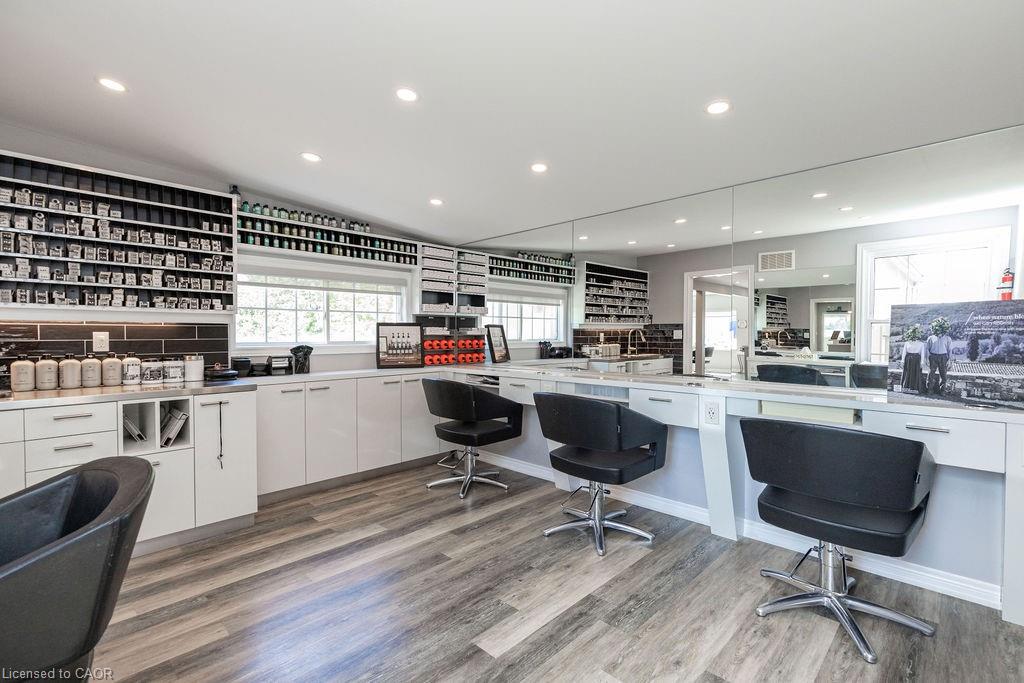 664 Upper James Street Property Photo 10