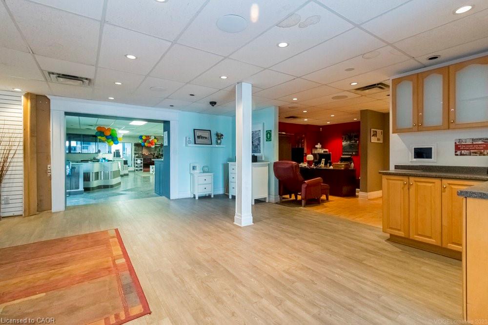 1325 Barton Street E Property Photo 40