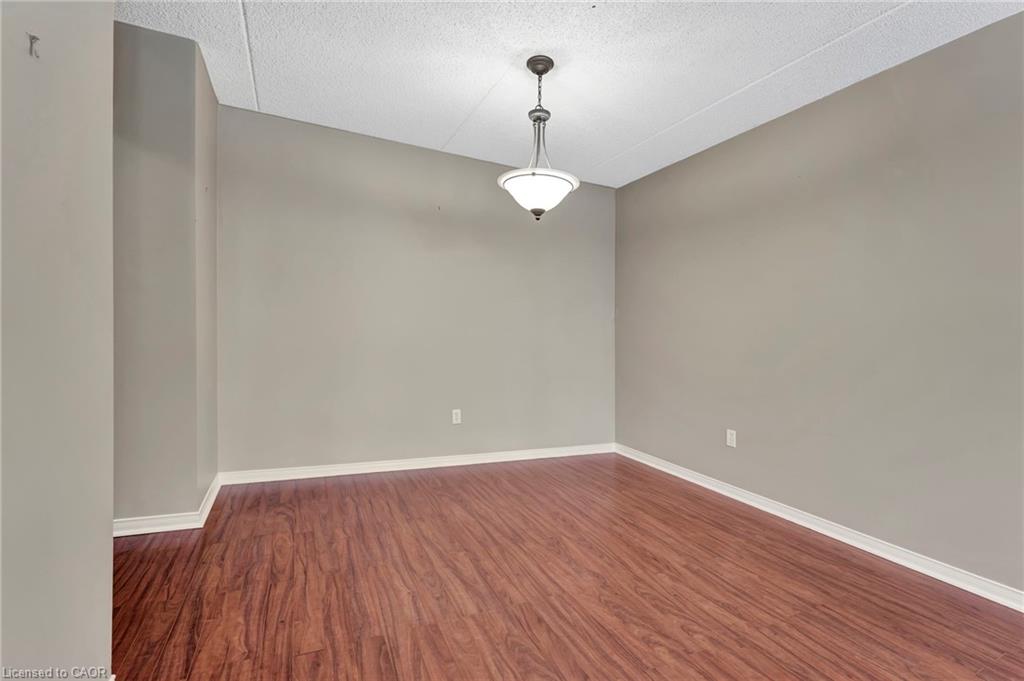 101-500 Silverbirch Boulevard Property Photo 9