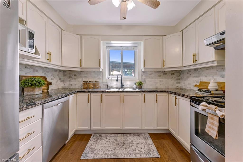 271 Newbury Drive Property Photo 10