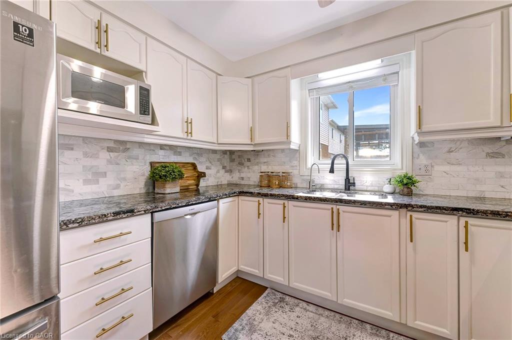 271 Newbury Drive Property Photo 12