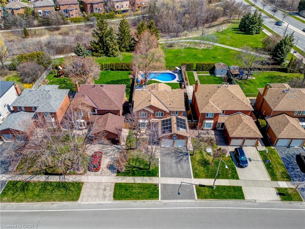 2015 Grosvenor Street Property Photo 2