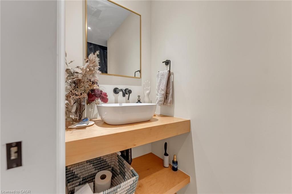 483 King William Street Property Photo 13