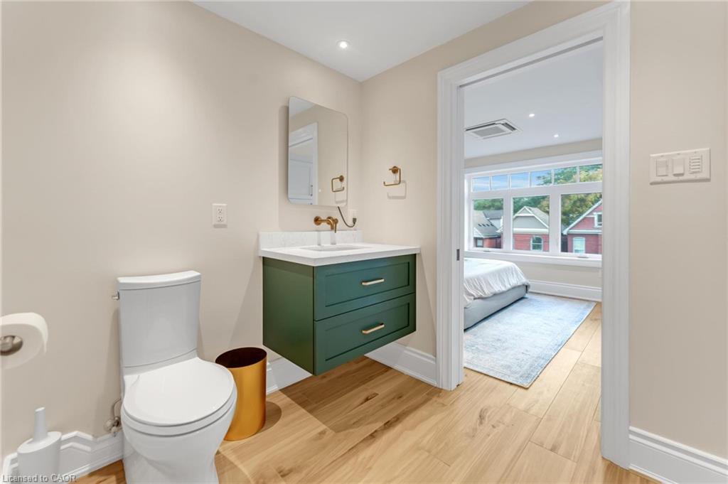 483 King William Street Property Photo 25