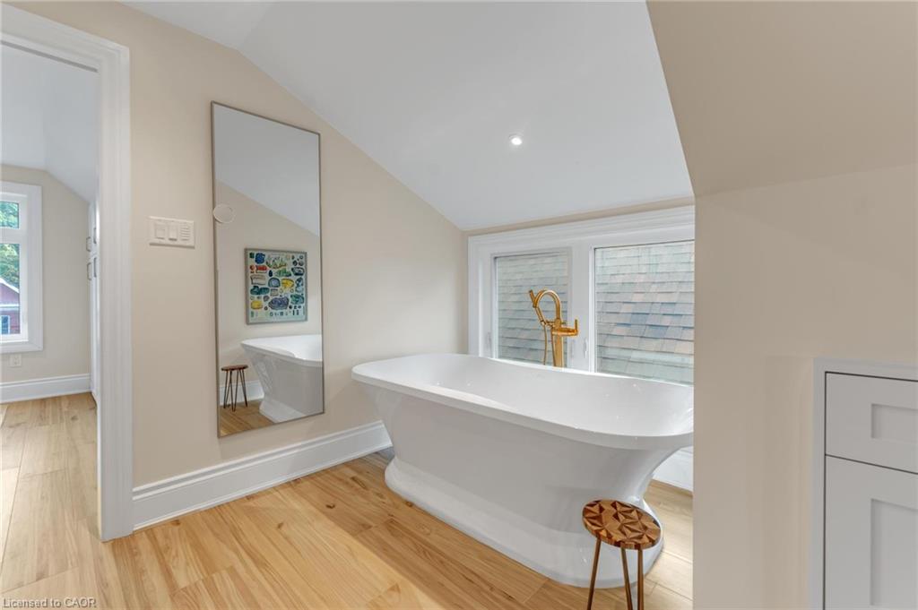 483 King William Street Property Photo 26