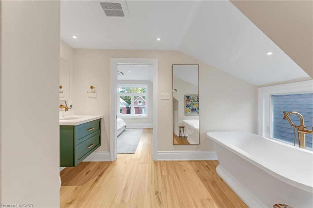 483 King William Street Property Photo 27