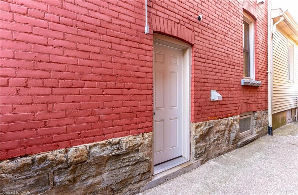 483 King William Street Property Photo 32