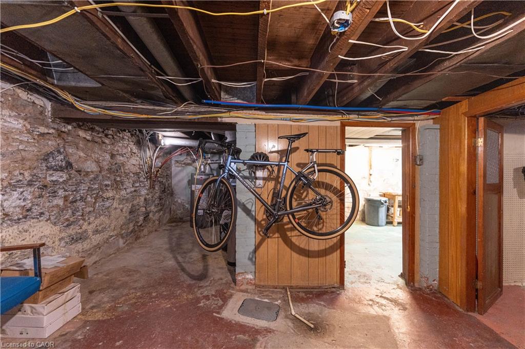 483 King William Street Property Photo 38