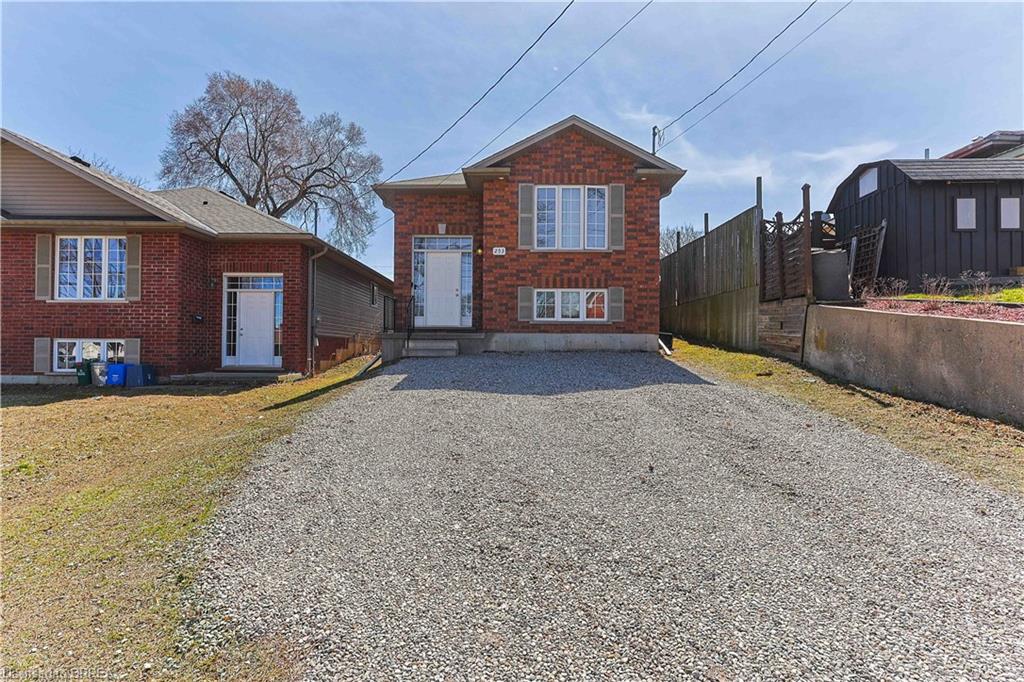 253 Wellington Street Property Photo 4