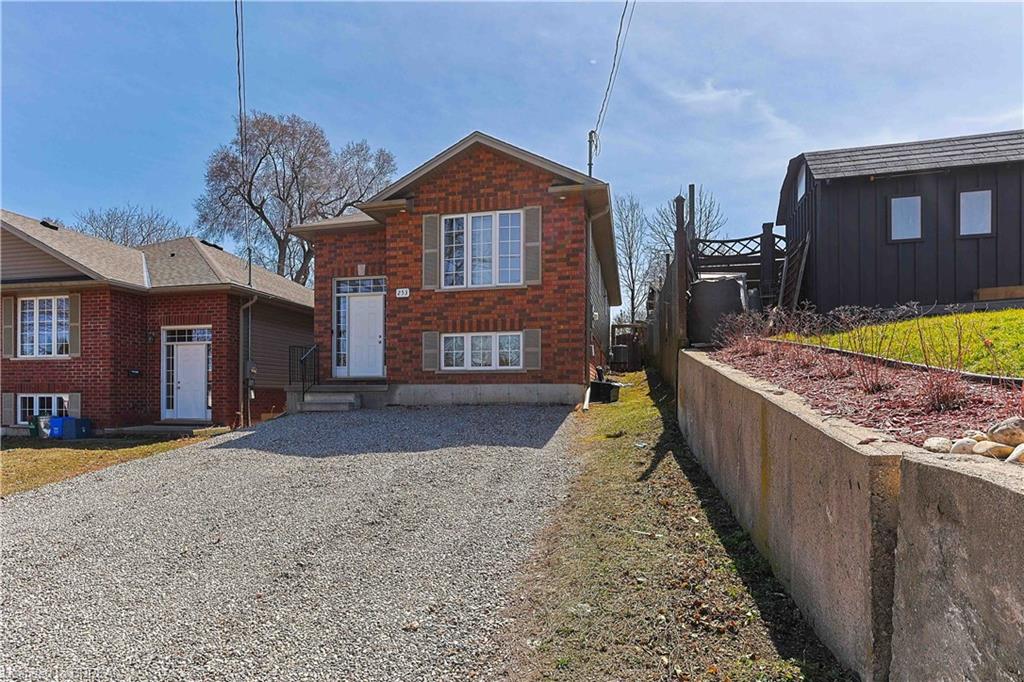 253 Wellington Street Property Photo 5