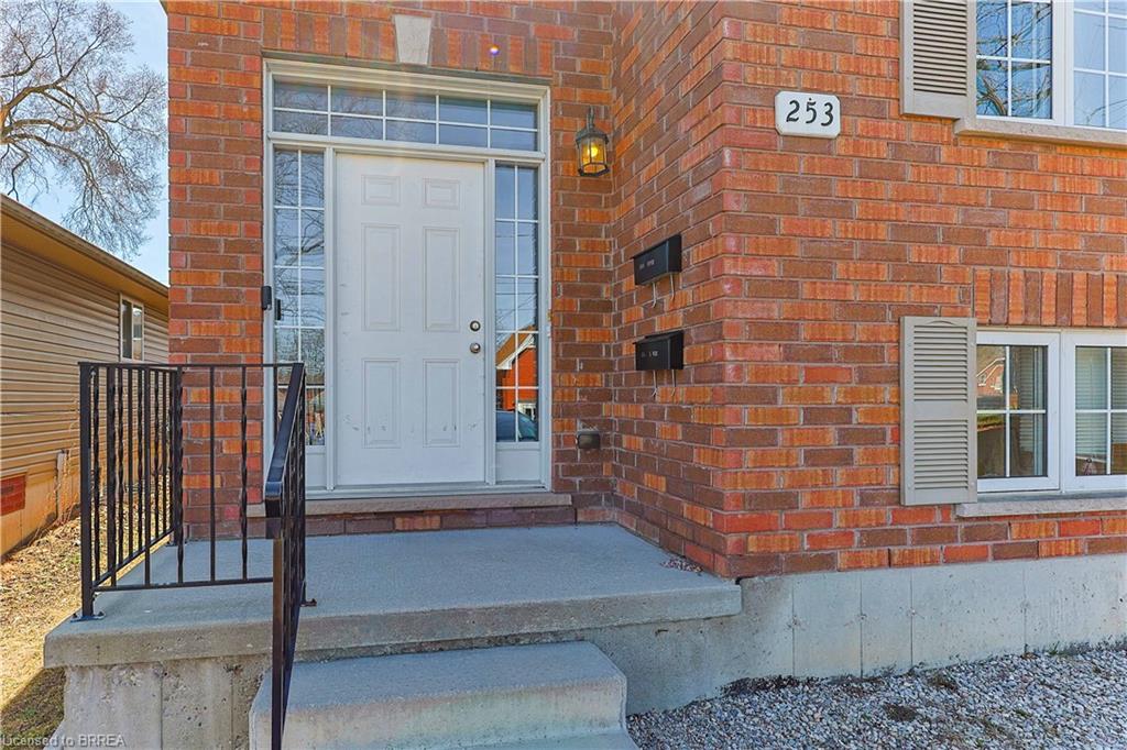 253 Wellington Street Property Photo 6